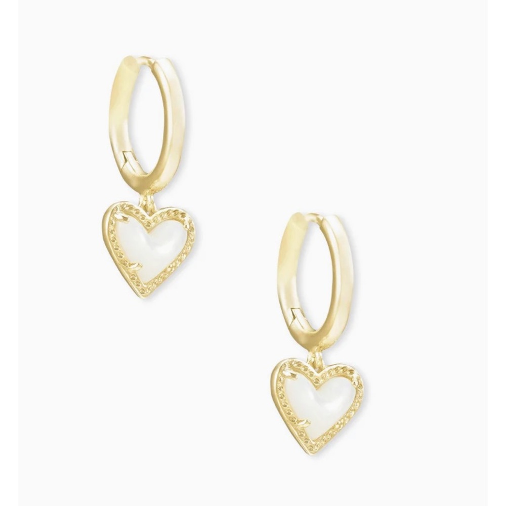 KENDRA SCOTT ARI HEART EARRINGS